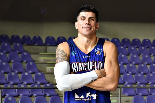 Demián Álvarez ya se sumó al plantel de Riachuelo