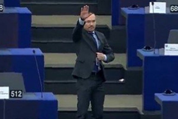 Un eurodiputado búlgaro hizo el saludo nazi en el Parlamento Europeo