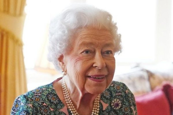 El Palacio de Buckingham dio a conocer que la reina Isabel II tiene coronavirus