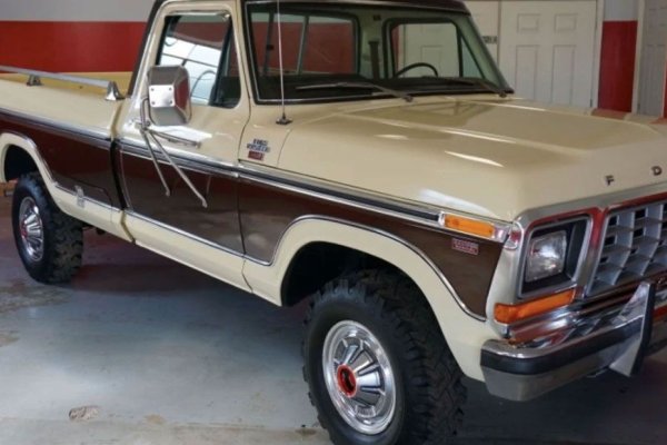 Detenida en el tiempo: encuentran una pickup Ford que estuvo 42 años en un garaje