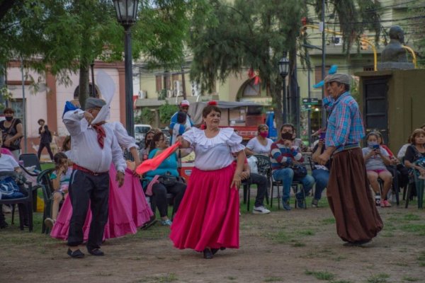 Inscriben a los talleres de la Universidad para el adulto mayor
