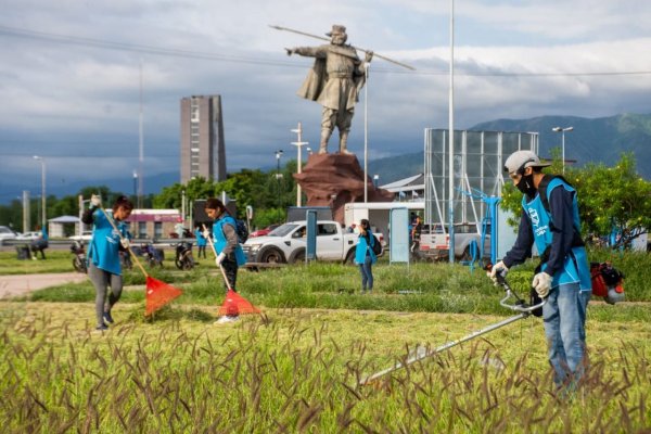Realizan trabajos de desmalezamiento