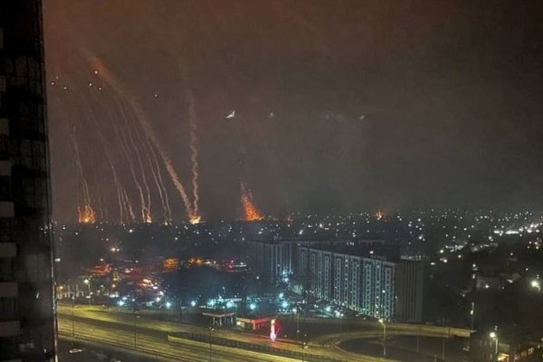 Crece la ofensiva sobre Kiev mientras Rusia afirma que está dispuesta a negociar
