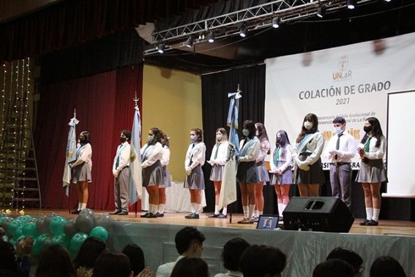 El Colegio Preuniversitario General San Martín realizó su acto de colación