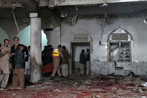 Al menos 30 muertos en un atentado en una mezquita en Pakistán
