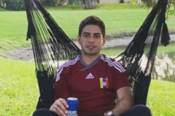 Mendoza: le quisieron robar el auto, se colgó de la ventanilla y murió de un balazo