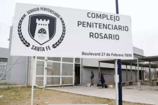 Una abogada aseguró que no la dejaron ingresar a una cárcel de Rosario por usar un short rojo