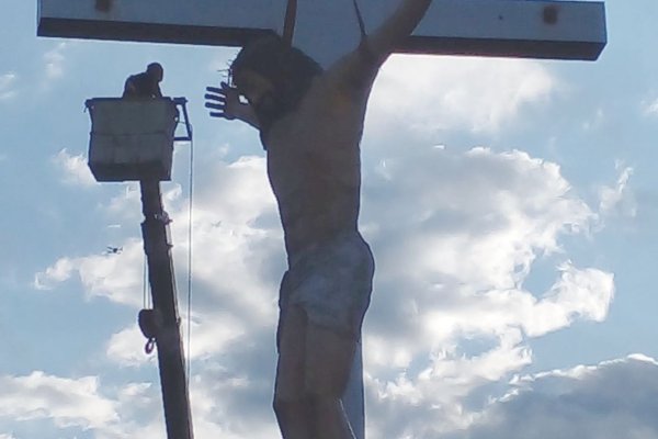Entronizaron un nuevo Cristo de la Hermandad en el Yacampis