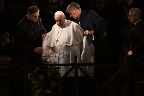 Vía Crucis: El Papa Francisco llamó a que