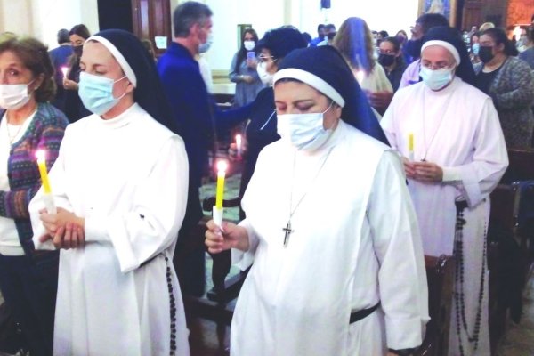 El obispo instó a la comunidad a vivir la resurección de Cristo