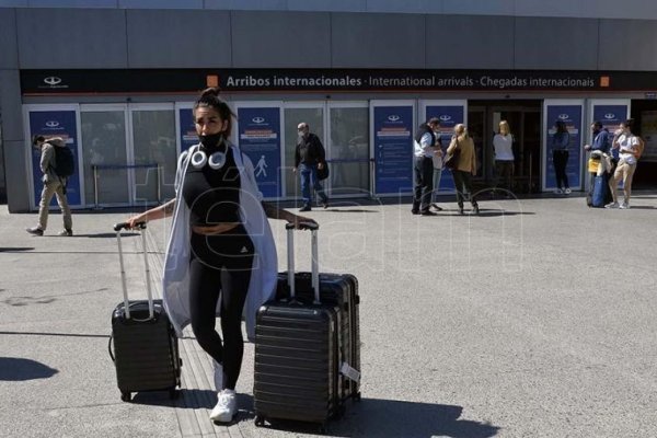 Cinco vuelos desviados y cuatro demorados por la niebla en el Aeropuerto de Ezeiza