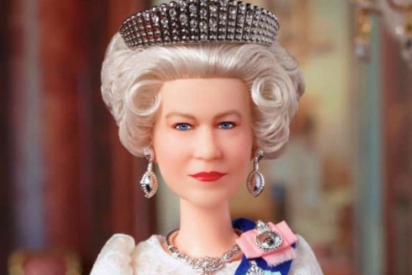 La reina Isabel cumple 96 y tiene su propia Barbie vestida de gala