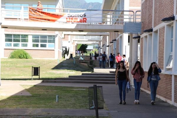 Capacitarán a docentes de la UNLaR sobre el uso y manejo del Campus Virtual