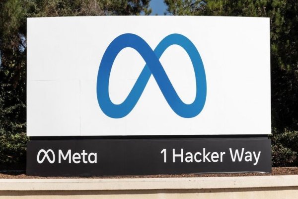 La Justicia rusa multó a Meta, empresa matriz de Facebook, por difundir
