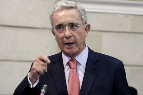 Acusaron por sobornos al expresidente Uribe en plena campaña electoral