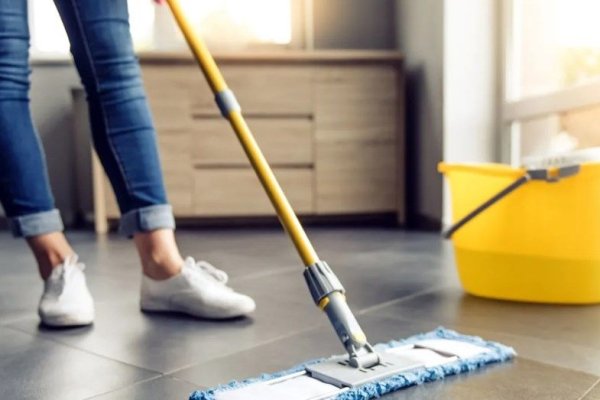 Oficializaron el aumento en 3 tramos para personal doméstico: cómo quedan las escalas