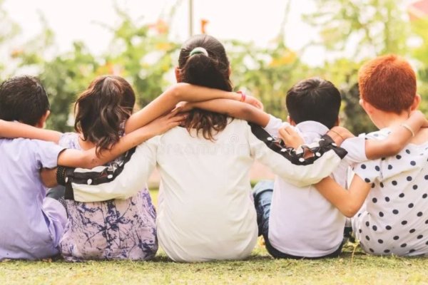 Cinco hermanos quieren ser adoptados juntos y buscan una familia
