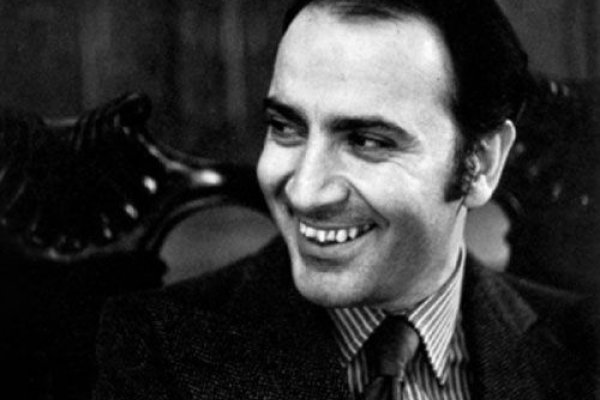 Reeditan novelas de Manuel Puig a 90 años de su nacimiento