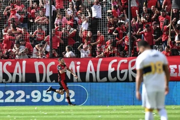 Newell's le ganó a Boca con diez jugadores y le puso picante la definición del torneo