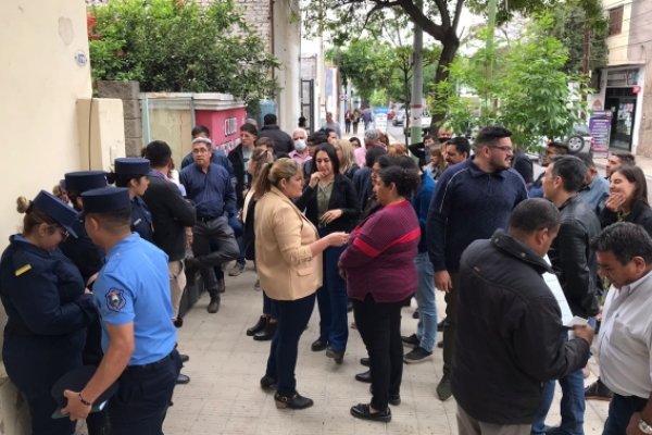 Club Legislativo: Autoridades salientes se atrincheraron en las oficinas y se niegan a entregar las llaves a la nueva comisión