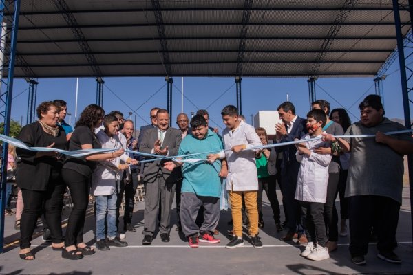 Quintela inauguró Playón en la Escuela Especial Mamerto Esquiú