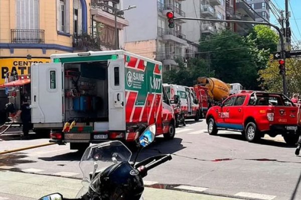 Un herido y tres rescatados por incendio en un edificio