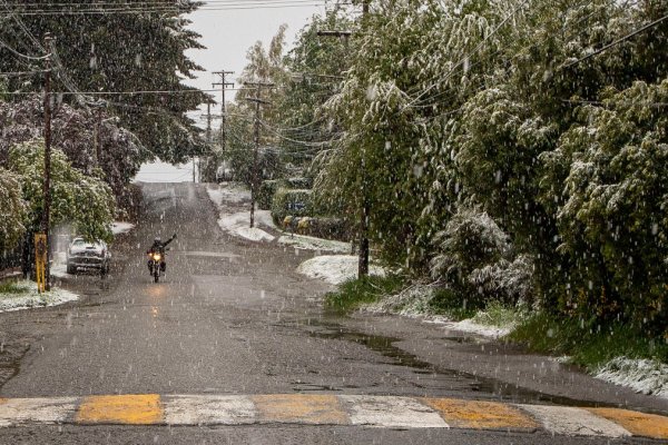 Bariloche amaneció con una intensa nevada y temperaturas debajo de dos grados