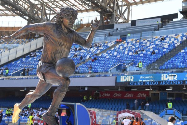 Napoli homenajeó a Diego Maradona