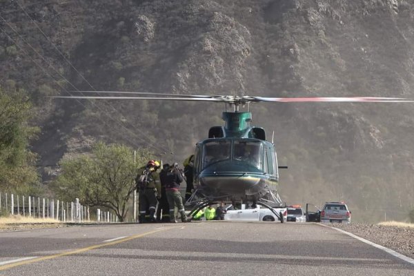 Con dos helicópteros hidrantes buscan combatir el fuego en Chepes