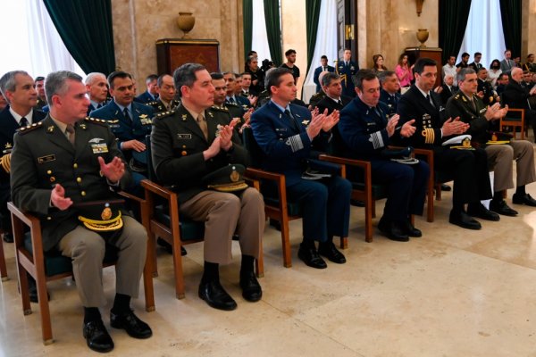 El Gobierno Nacional adelantará aumentos salariales para el personal militar de las Fuerzas Armadas