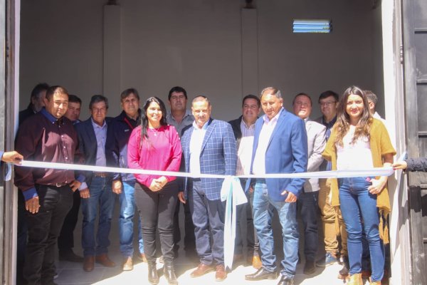 El gobernador Ricardo Quintela inauguró planta embotelladora en Pagancillo