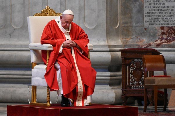 Fieles Difuntos: el Papa pidió alimentar 