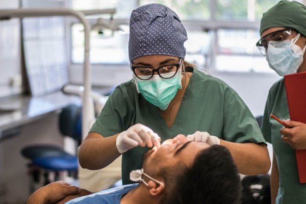 UNLaR: aprobaron la apertura del cuarto año del actual plan de estudio de Odontología
