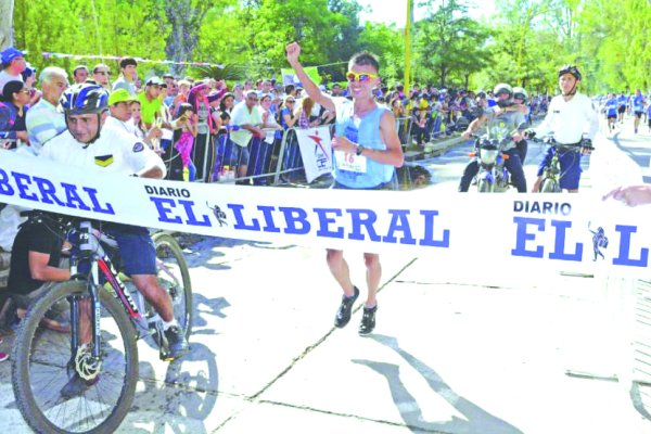 Gustavo Frencia corre en Santiago del Estero