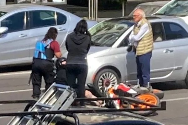 El exDT de Boca Carlos Bianchi chocó con un motociclista en el barrio de Núñez