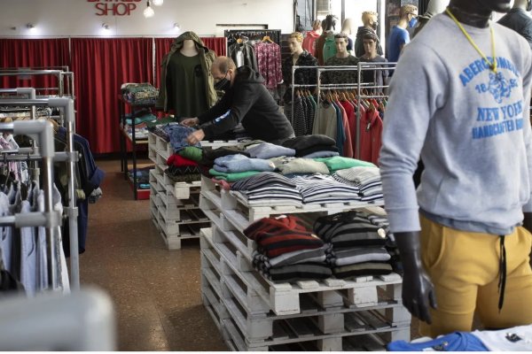 La ropa duplicó su precio en un año y las ventas se derrumbaron casi 20% en los últimos 12 meses
