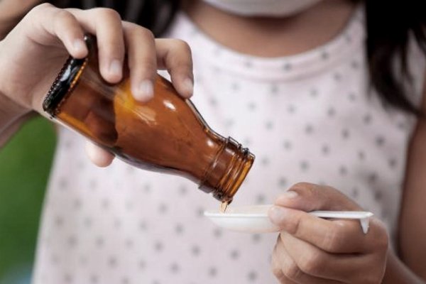 En Indonesia, ya son 195 los niños muertos por sustancias nocivas en un jarabe para la tos