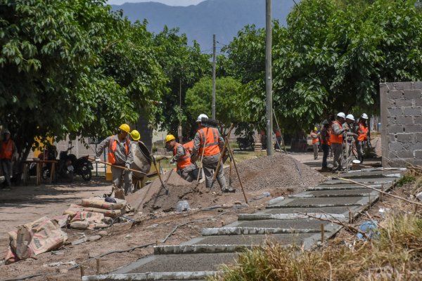 La Intendenta recorrió avance de obra en B° Loteo San Andrés