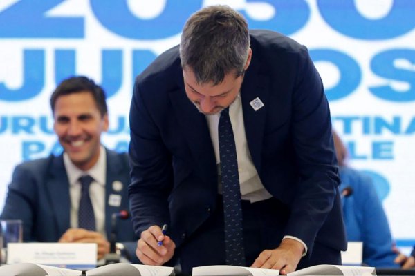 Argentina firmó el acta para trabajar por la candidatura del Mundial 2030