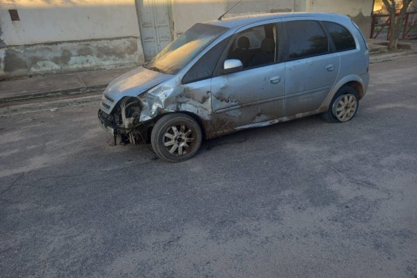 Un joven sufrió un vuelco con el auto en Desiderio Tello