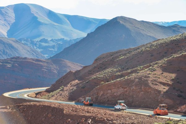 Vialidad Nacional avanza con obras de mantenimiento y pavimentación en la Ruta 76