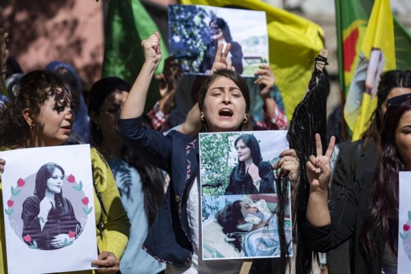 Tres nuevos muertos en la represión de protestas en Irán