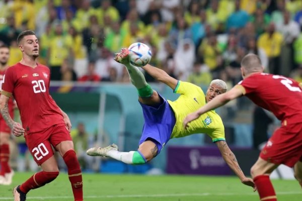 Brasil venció 2-0 a Serbia en su estreno en el Mundial