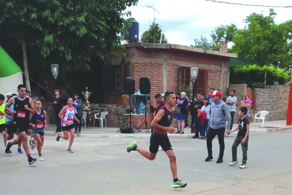 Leonardo Barrera ganó el Cross Urbano del barrio Virgen del Valle y se llevó la Copa Challenger