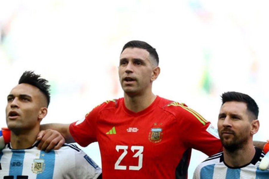 El Dibu Martínez subasta sus guantes del Mundial El Dibu Martínez subasta sus guantes del Mundial