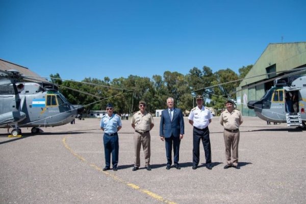 Presentaron dos nuevos helicópteros “Sea king” para la Armada Argentina