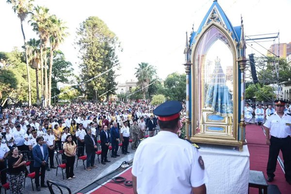 Catamarca: A pesar del calor, los fieles colmaron el Paseo de la Fe para recibir a su Madre