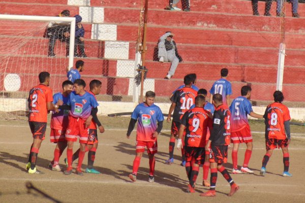 Las semifinales del Torneo Clausura comienza a jugarse en Atlético y Malligasta