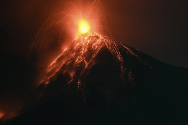 Alerta en Guatemala por la erupción de un volcán