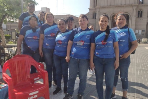El Frente Sanitario Octubre realiza actividad solidaria en Plaza 25 de Mayo